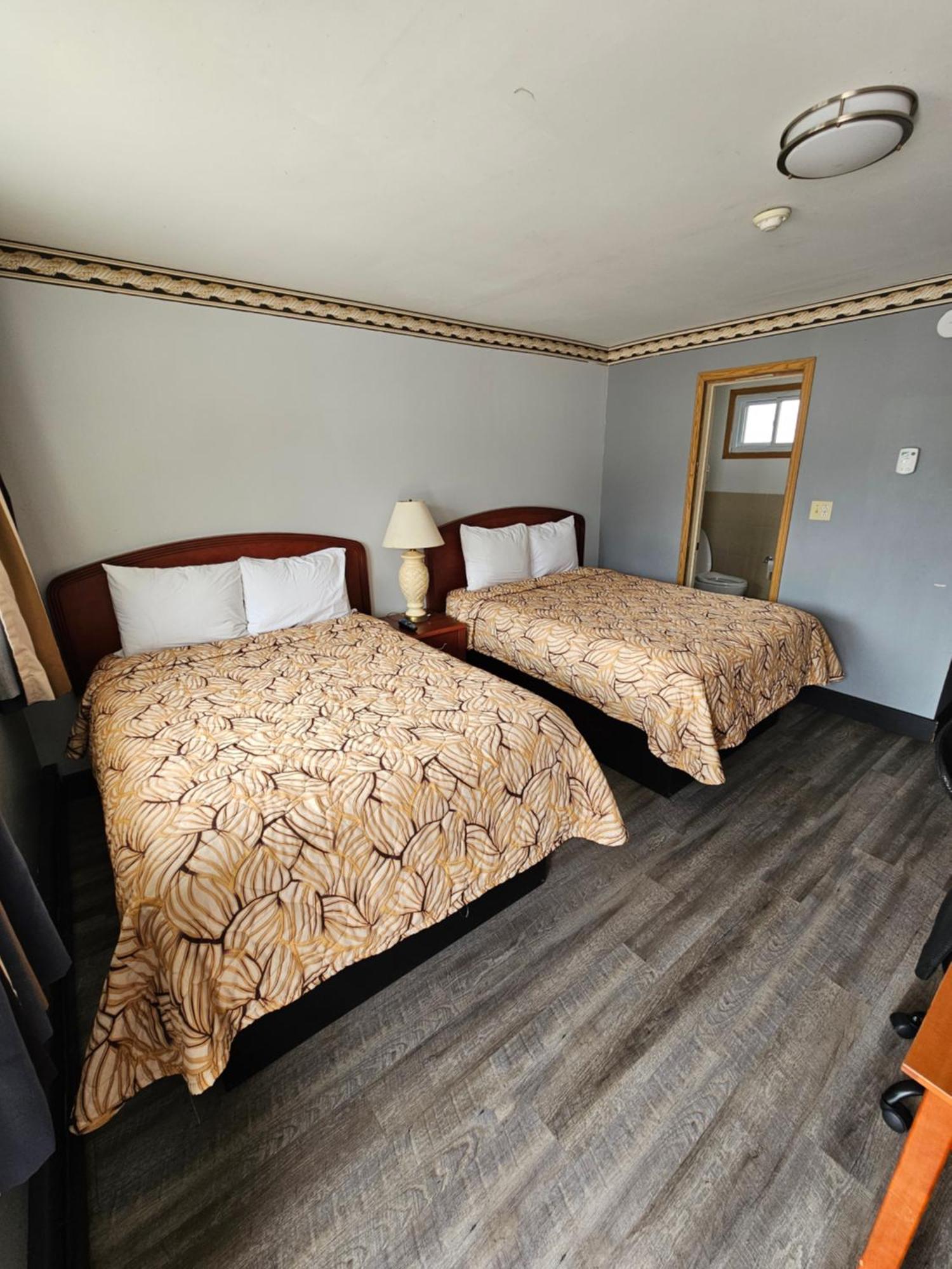 Forest Plaza Motel Mount Forest Ngoại thất bức ảnh