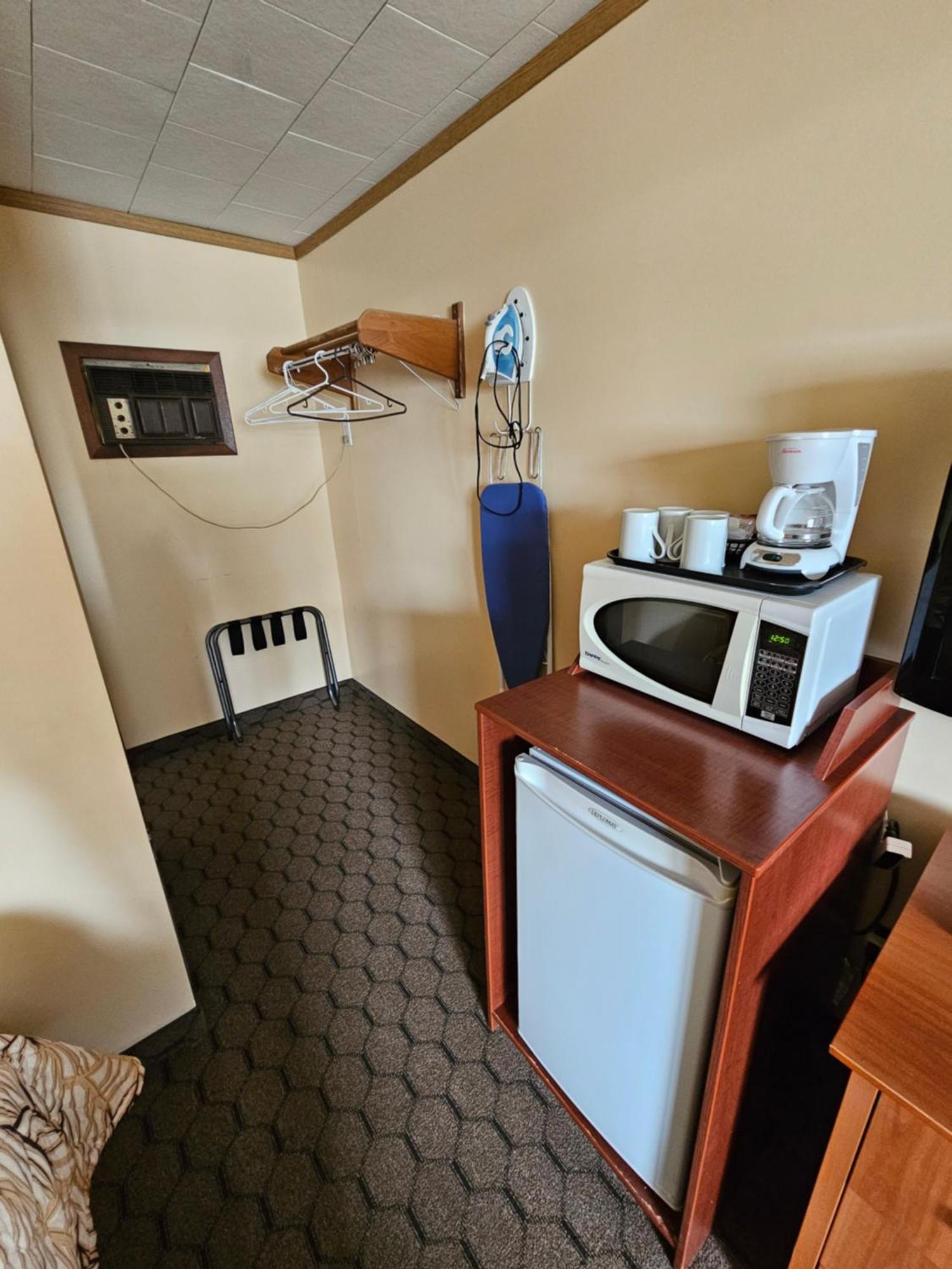 Forest Plaza Motel Mount Forest Ngoại thất bức ảnh