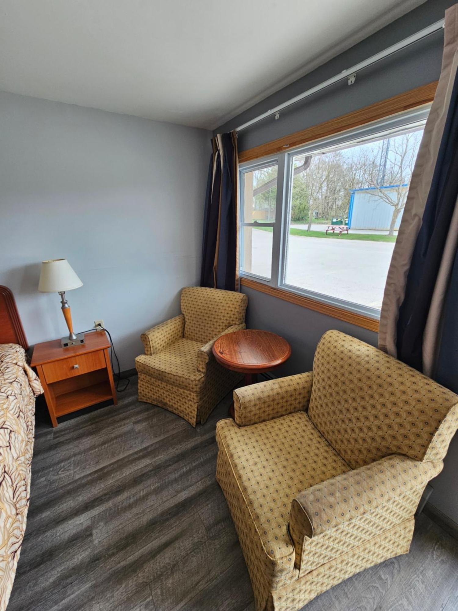 Forest Plaza Motel Mount Forest Ngoại thất bức ảnh