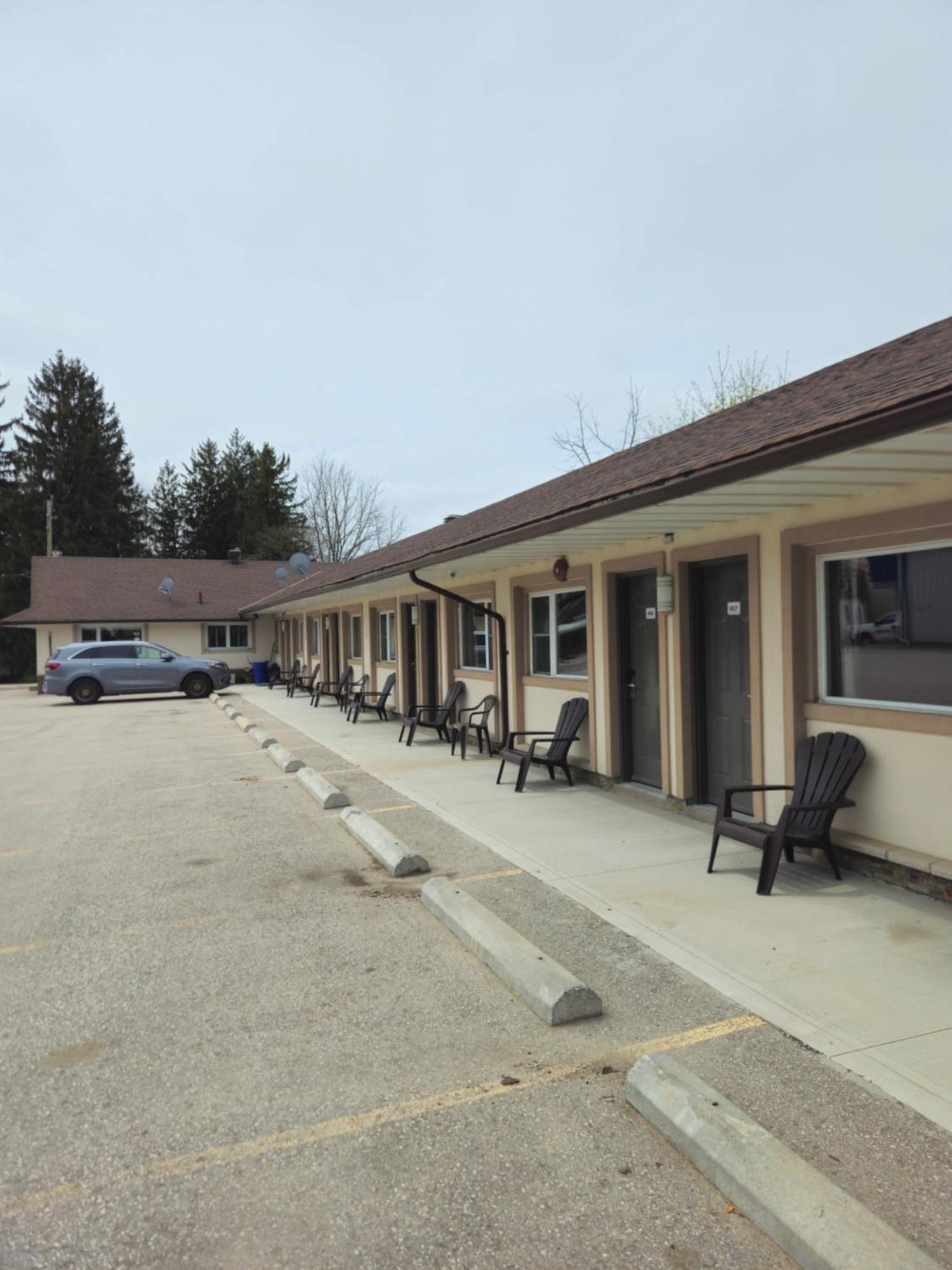Forest Plaza Motel Mount Forest Ngoại thất bức ảnh
