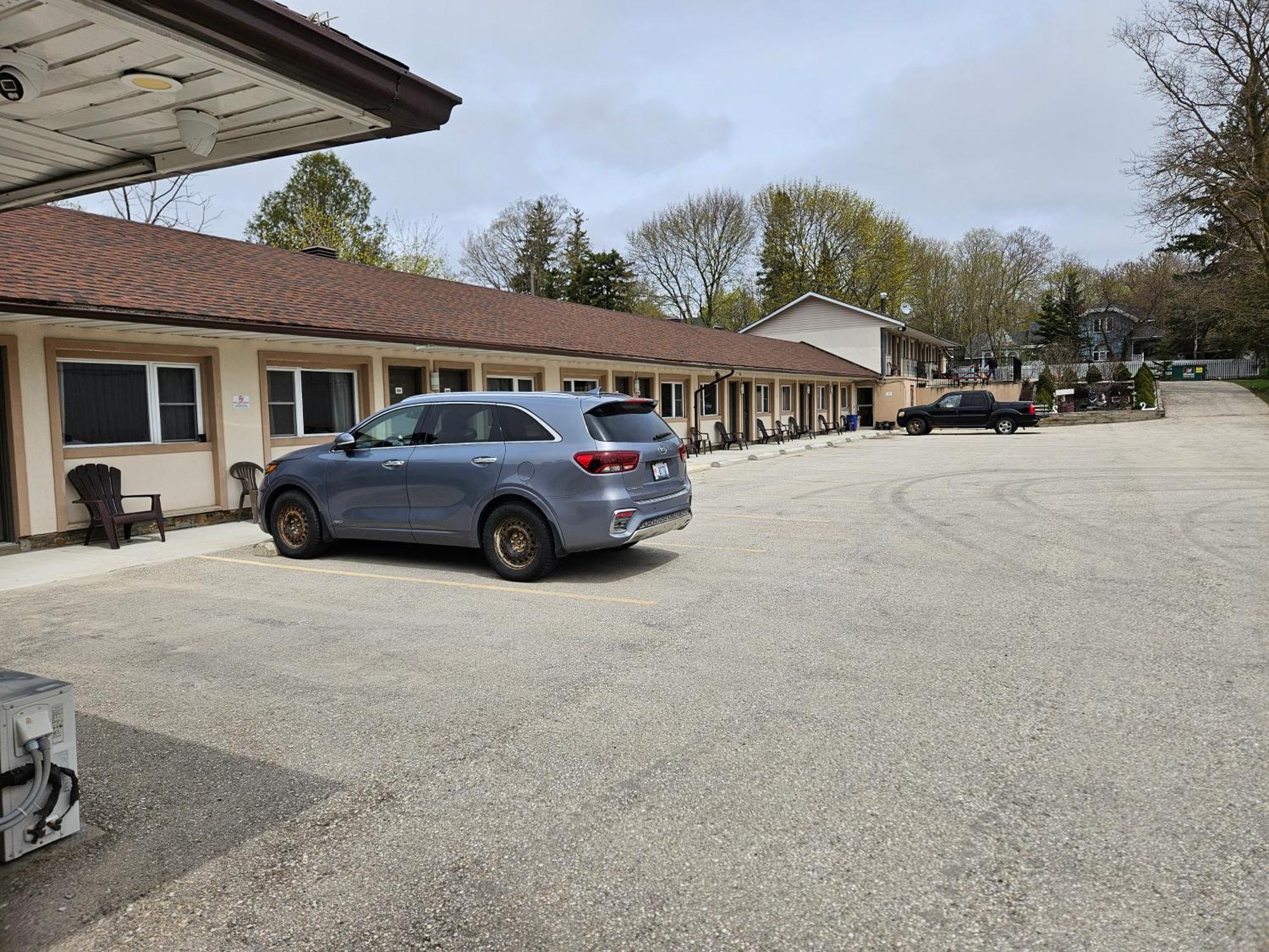 Forest Plaza Motel Mount Forest Ngoại thất bức ảnh