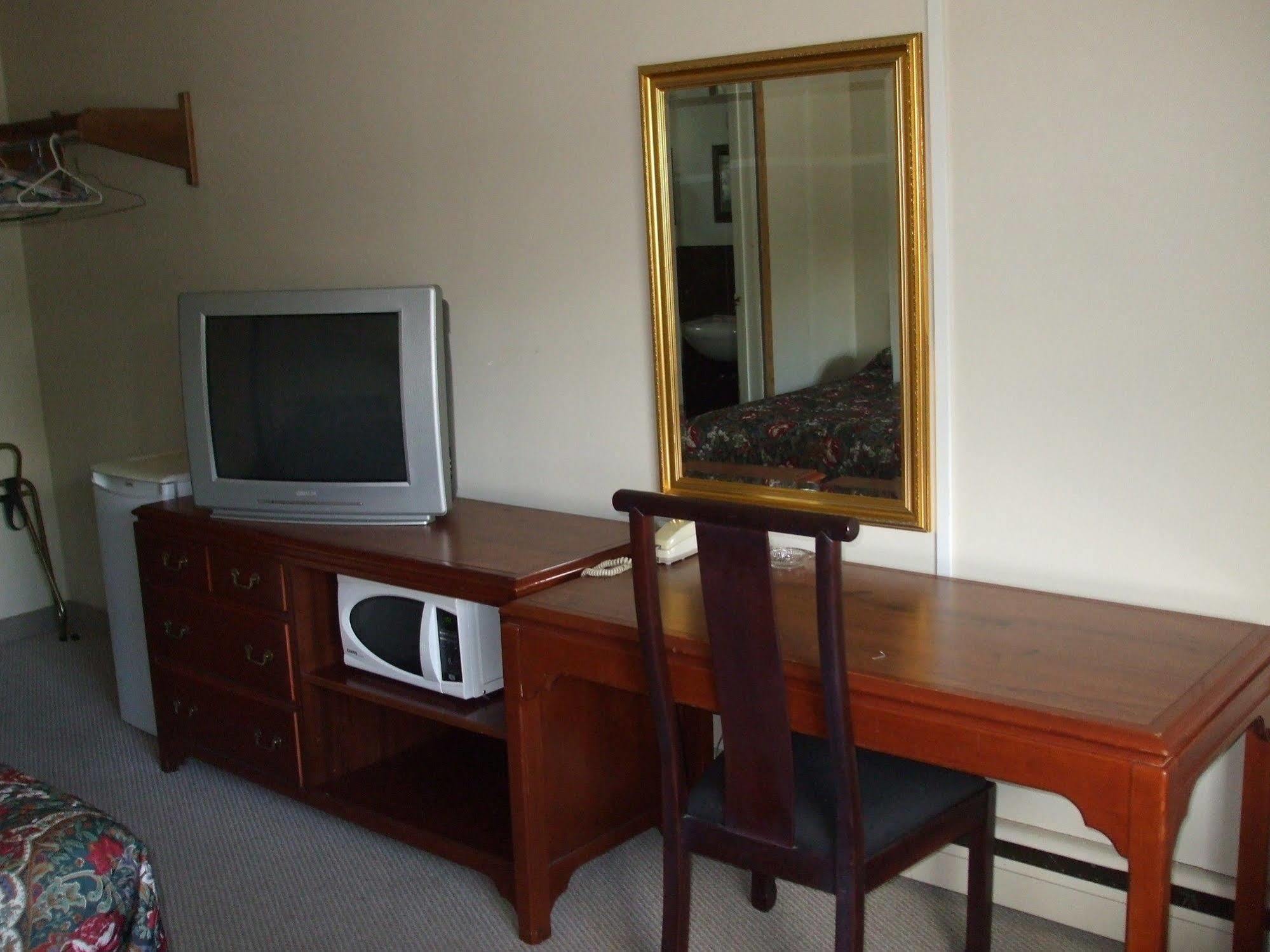 Forest Plaza Motel Mount Forest Ngoại thất bức ảnh