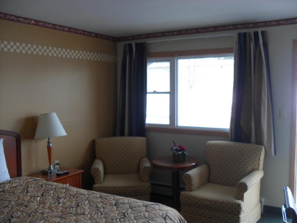 Forest Plaza Motel Mount Forest Ngoại thất bức ảnh